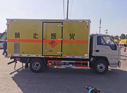 翁源爆破器材运输车技术升级与安全合规新趋势